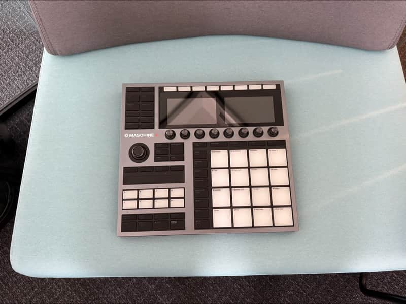 Native Instruments Maschine+  Magma case + 2 Expansions image 1