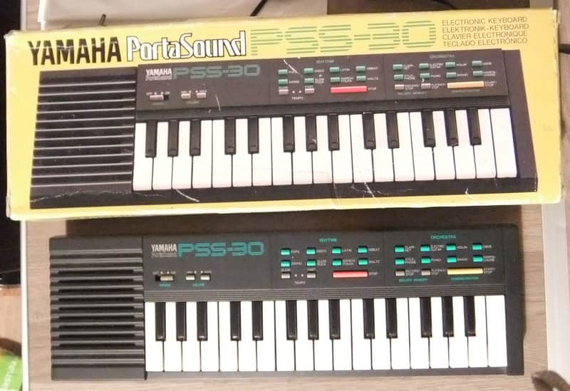 RARE, VINTAGE YAMAHA PORTASOUND PSS-30 ELECTRONIC KEYBOARD c1980s - GOOD, FULLY WORKING WITH BOX image 1