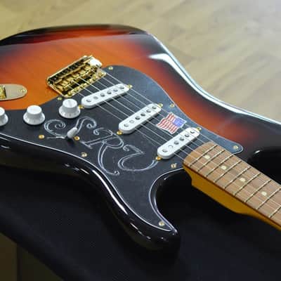 Fender Stevie Ray Vaughan Stratocaster - 3-Colour Sunburst - Incl Vintage-Style Tweed Case image 8