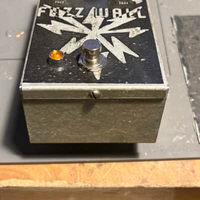 Moonn Electronics  Fuzz Wall - Fuzz War clone image 4