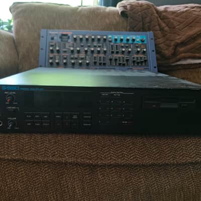 Roland S-550 Digital Sampler 1988 - Black