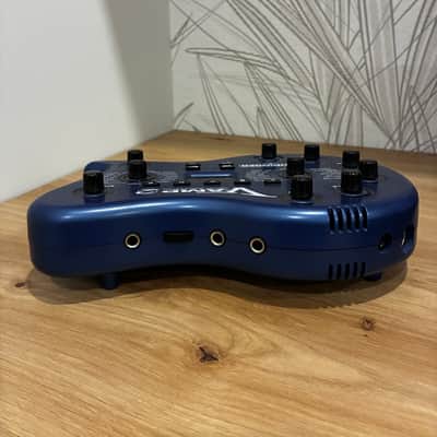 Behringer V-AMP 2 Virtual Guitar Amp 2000s - Blue image 3