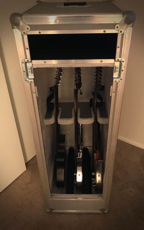Guitar vault Road case 3 guitars + accessories image 1