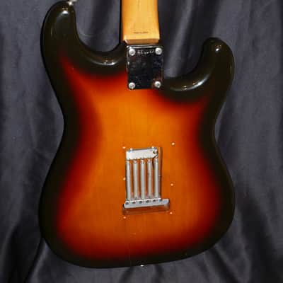Fender Japan M.I.J. "J" series lefty `62 Stratocaster R.I. 1990 3 Color Sunburst image 6