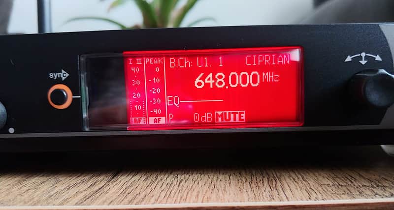 Sennheiser EM 2000 True Diversity Receiver 606-678 MHz image 1