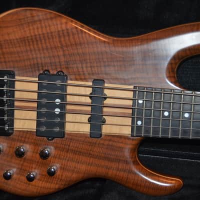 Carvin lb76 6 string bass guitar walnut image 4