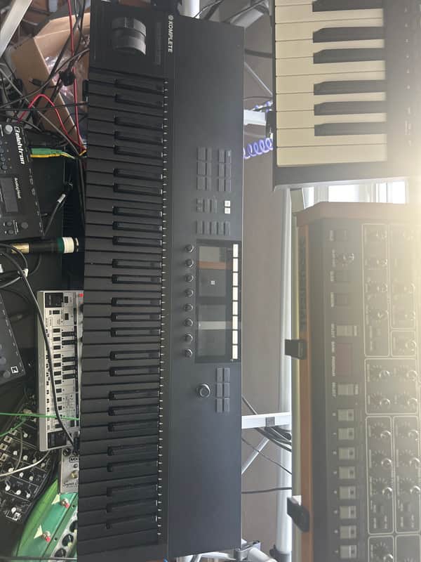 Native Instruments Komplete Kontrol S61 Mk2 2010s - Black image 1