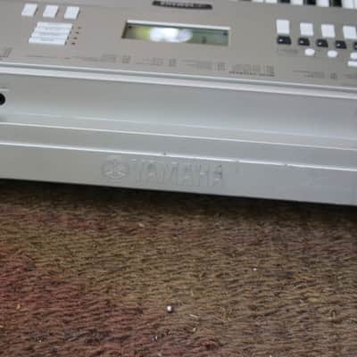 Yamaha ypg-235 keyboard - Silver image 7