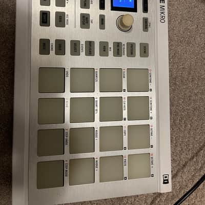 Native Instruments Maschine Mikro MKII 2010s White image 1