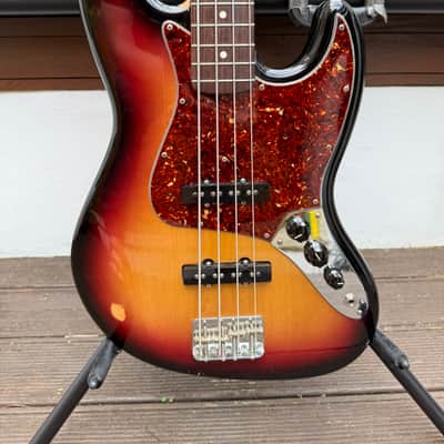 Fender AVRI '62 Jazz Bass 2006 in 3-Color Sunburst image 1
