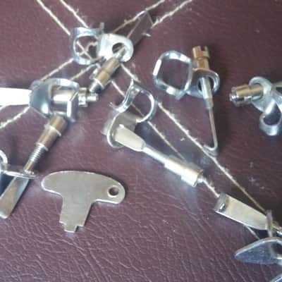 MINT Ludwig VINTAGE RARE 2 / PAIR Tunable Tambourine Hooks / Claws Head Clips 60s 70s 6 AVAILABLE ORIGINAL TUNING KEY image 6