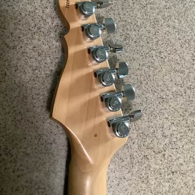 G&L Legacy USA 2002 - Redburst image 14