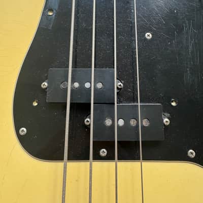 Fender Precision Bass, Maple Fretboard 1975 Olympic White image 7