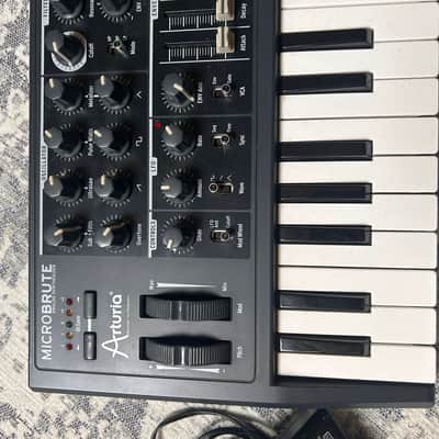 Arturia MicroBrute 25-Key Synthesizer image 3