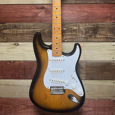 Fender Limited Edition 40th Anniversary 1954 Reissue Stratocaster with Maple Fretboard 1994 - 2-Color Sunburst image 3