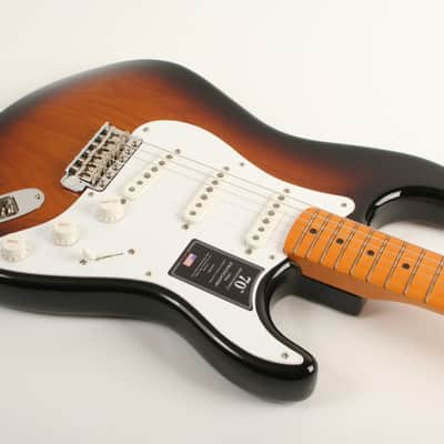 Fender 70th Anniversary American Vintage II 1954 Stratocaster Maple Fingerboard 2-Color Sunburst V704218 image 5