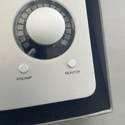 FACTORY NEW Universal Audio Apollo Solo Heritage Edition Thunderbolt 3 Audio Interface 2020 - Present - Silver image 8