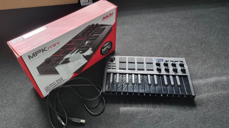 Akai MPK Mini MKIII 25-Key MIDI Controller 2020 - Present - Black with Black Keys image 1