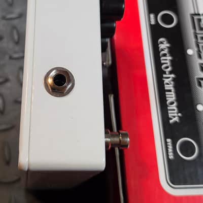 Electro-Harmonix Deluxe Big Muff Pi Distortion Fuzz / Sustainer Mids 2014 - Present - Black / Red image 6