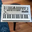 Korg Minilogue 4-Voice Polyphonic Analog Synthesizer 2016 - Present - Silver