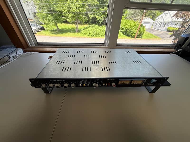 API 2500 Stereo Bus Compressor 2020 - Present - Black image 1