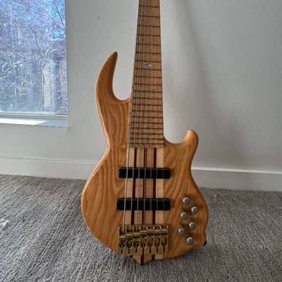 Conklin custom 7 string bass 1998 with Bartolini pickups and piezo bridge image 3