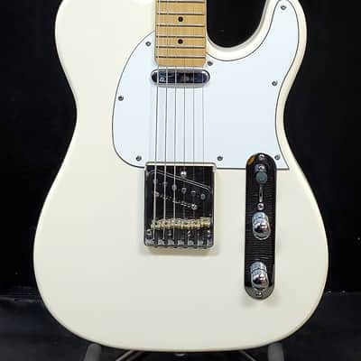 G&L Tribute Series ASAT Classic 2016 - Classic White w/FREE Set Up image 3