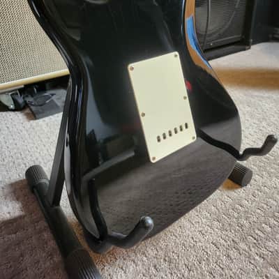 Squier Affinity Series Stratocaster 21-Fret with Rosewood Fretboard 2004 - Black image 5