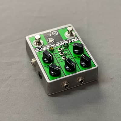 Devi Ever : FX Truly Beautiful Disaster - Green Graphic | Reverb
