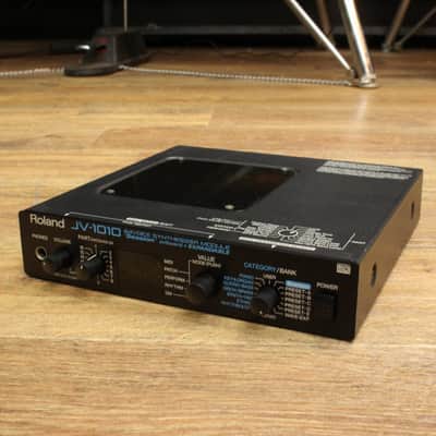 Roland Jv 1010 [Aw30493] (04/17)