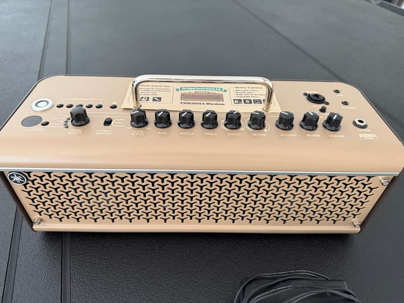 Yamaha THR30IIA 30-Watt 2x3.5" Wireless Stereo Digital Modeling Acoustic Guitar Combo