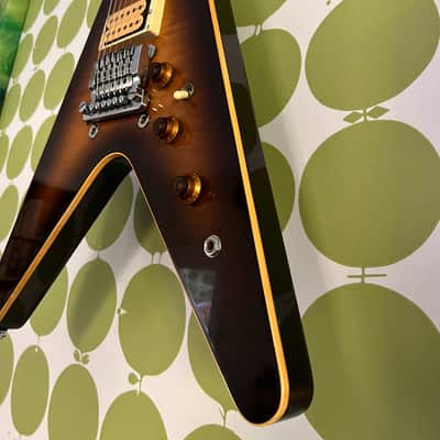 Gibson The Flying V CMT 1981-1985 - Sunburst image 3