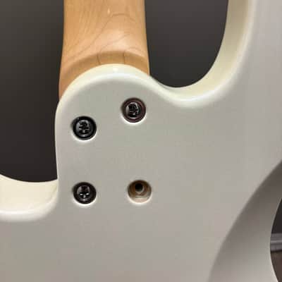 Wilson Bros VMB-55 Ventures Model 2010’s - White image 5