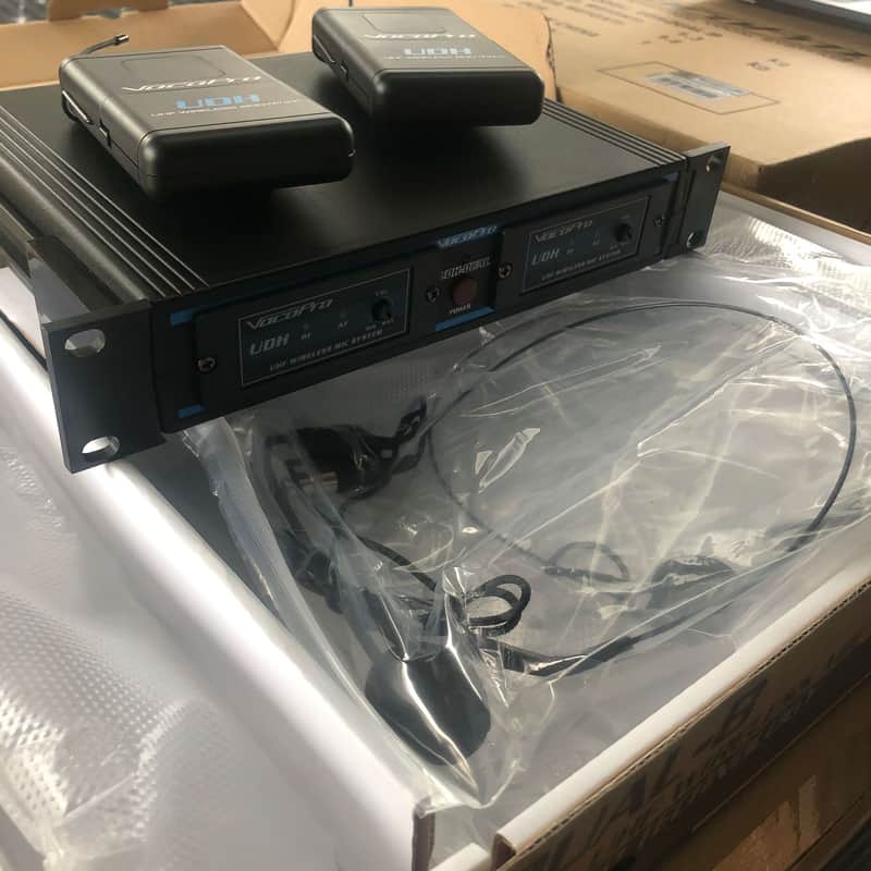 VocoPro Dual Channel UHF Wireless Mic System UDH-DUAL-B2 907.2, 909.8 image 1