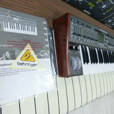 Behringer DeepMind 6 Polyphonic Analog Synth with carrying bag image 5
