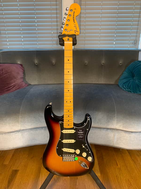 Fender Vintera II Stratocaster w/ bag 2023 - Three-Color Sunburst image 1