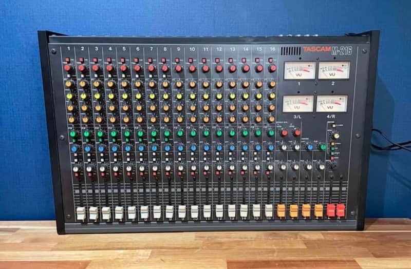 TASCAM M-216
