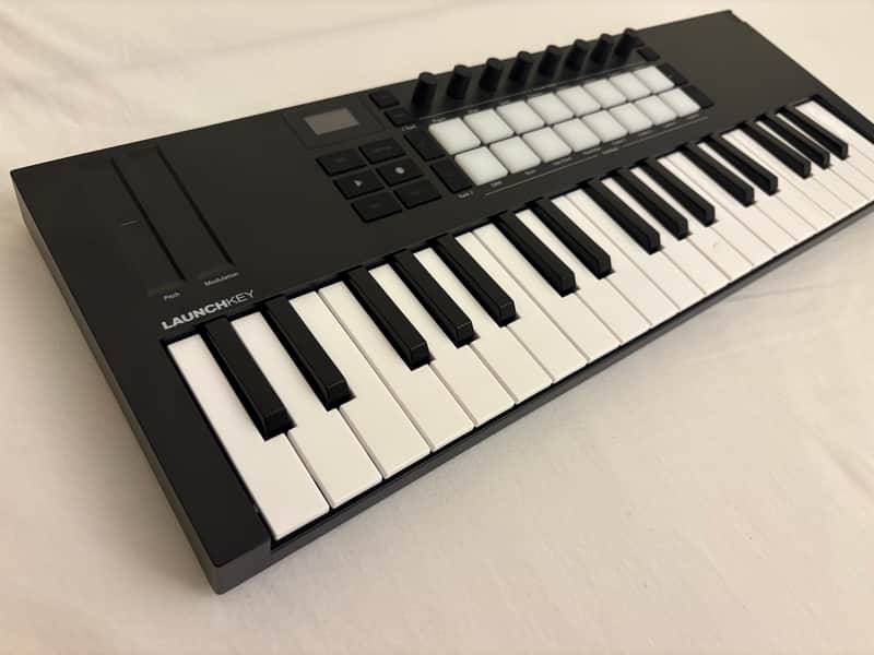 Novation Launchkey Mini 37 MKIV MIDI Keyboard Controller
