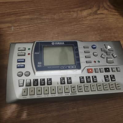 Yamaha QY100 Sequencer 1996 - 2002 - Silver