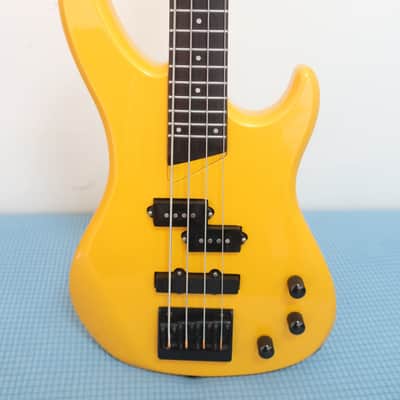 Vintage 1980s Vester Stage Series 4 String Active Bass Guitar 1987 Young Chang Plant Funk Metal Machine Yellow Very Well Made Lightweight 7 Pounds Full Scale 3 Octave image 3
