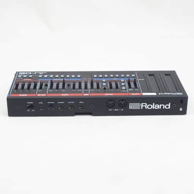 Roland JU-06 "Recreates the legendary JUNO-106 in a compact, book-sized format" [Z1G6774] (03/05) image 8
