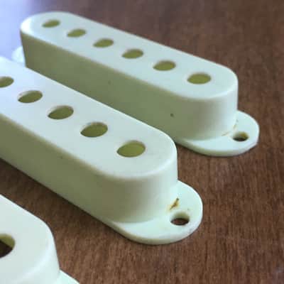 Vintage Spec 52mm Bold Mint Green Pickup Covers Strat Relic Fender Stratocaster image 3