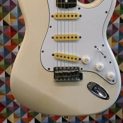 Squier Stratocaster 1984-87 - White image 14