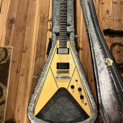 Gibson Designer Series Flying V 1983-1984 - Alpine White with Design image 5