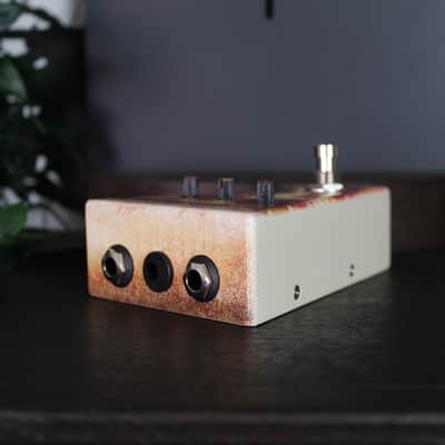 Preowned Big Ear Pedals Slice of Pie Fuzz Pedal w/ Pizza Box, Napkins, Red Pepper & More image 4