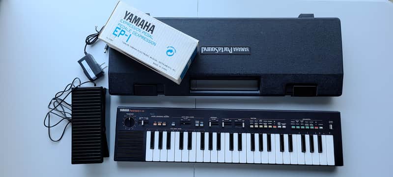 Yamaha PS-400 44 key PortaSound synth with hard case and expression pedal image 1