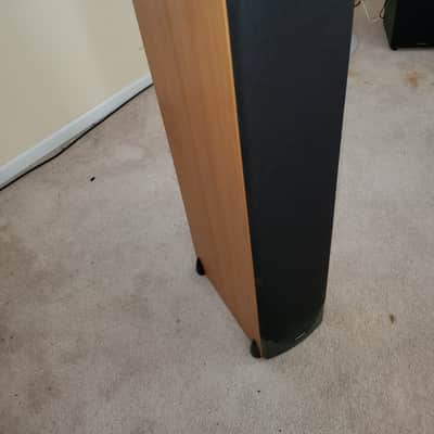 Pair of Paradigm Monitor 11 v5 floor tower speakers Maple/Natural color image 1