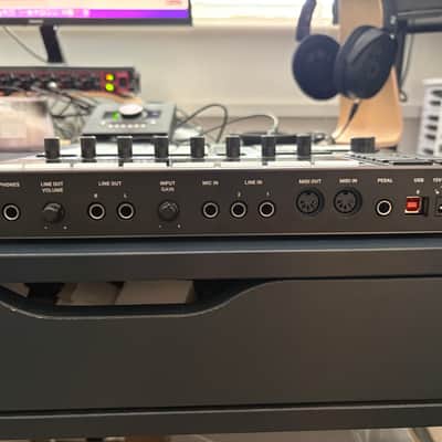 Native Instruments Maschine Plus 2020 - Present - Black image 4