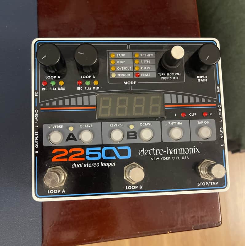 Electro-Harmonix 22500 2015 - White and black image 1