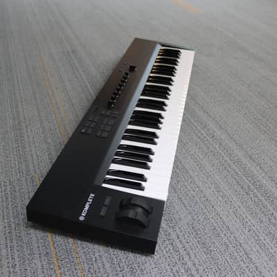 Native Instruments KOMPLETE KONTROL A61 - 61-Key Controller Keyboard image 3
